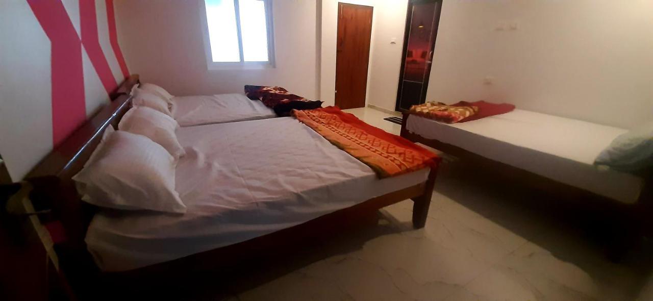 Royal Grand & * Valparai